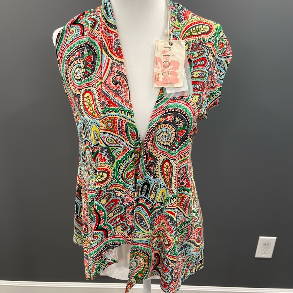 NWT Riot Vest Floral Paisley Size Small C7
